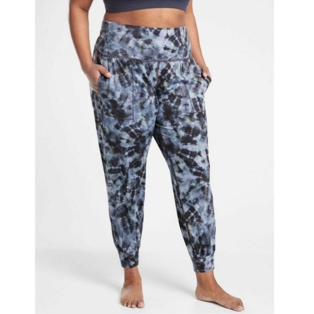 Athleta Salutation Printed Jogger Size 1X